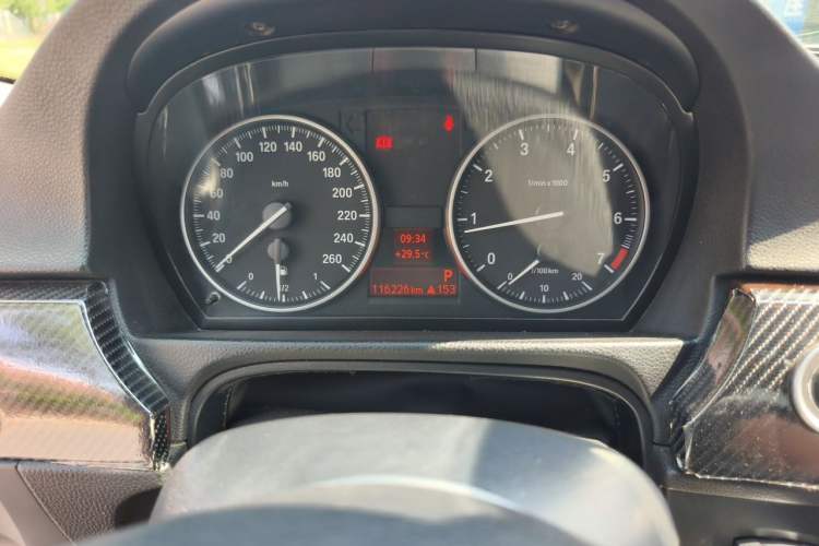 Used BMW 3 Series 2011 320i Sport Edition Odometer Close Up