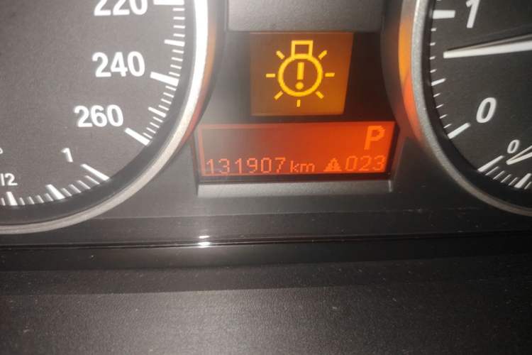Used BMW 3 Series 2011 318i Leading Model Odometer Close Up