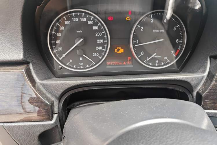 Used BMW 3 Series 2011 320i Coupe Odometer Close Up