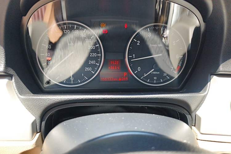 Used BMW 3 Series 2011 318i Leading Model Odometer Close Up