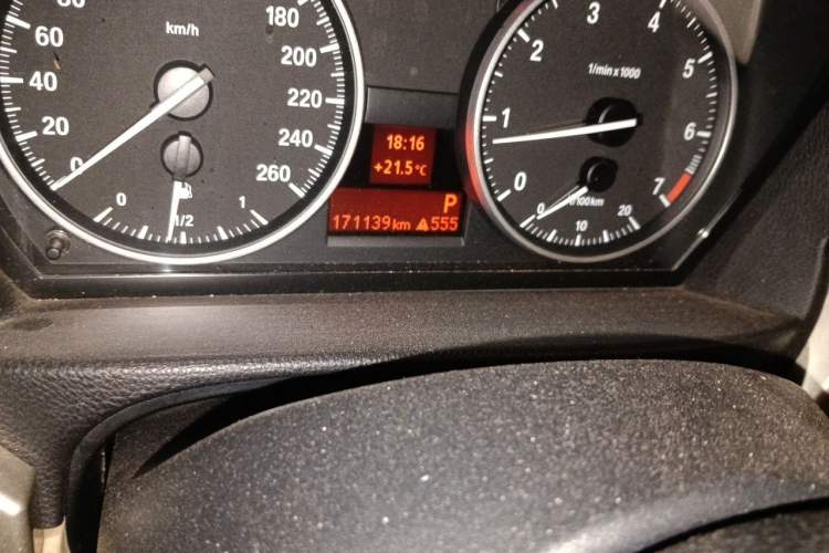 Used BMW 3 Series 2011 320i Luxury Edition Odometer Close Up