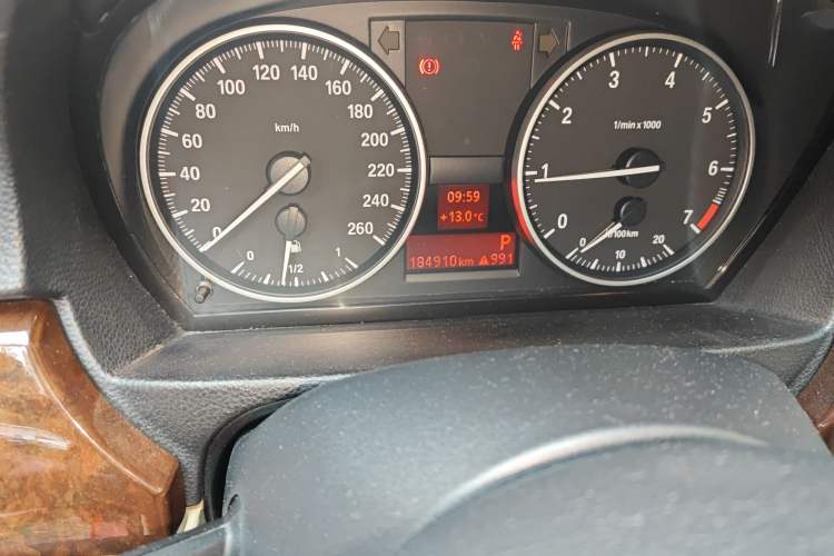 Used BMW 3 Series 2011 320i Sport Edition Odometer Close Up
