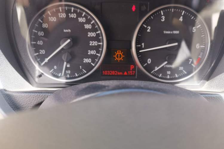 Used BMW 3 Series 2011 320i Luxury Edition Odometer Close Up