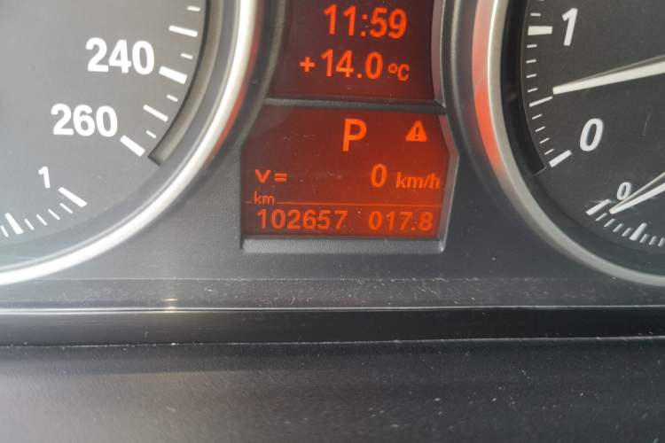 Used BMW 3 Series 2011 325i Sport Edition Odometer Close Up