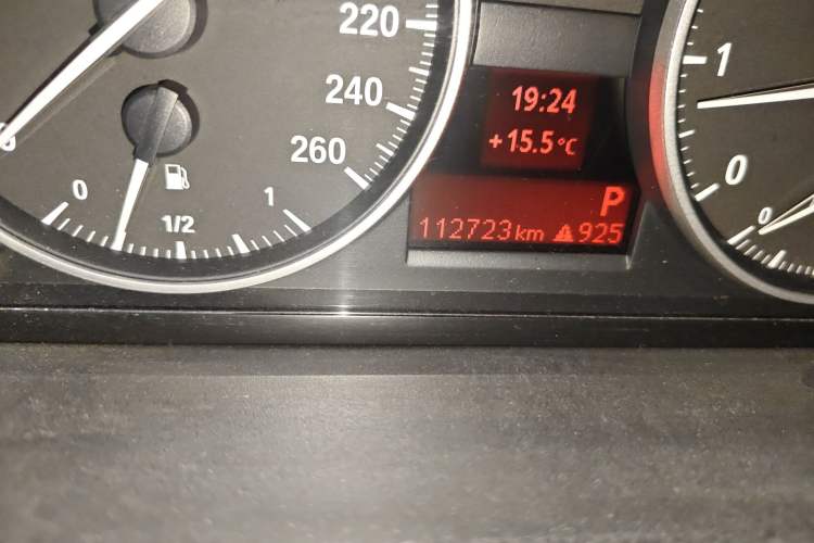 Used BMW 3 Series 2011 318i Leading Model Odometer Close Up