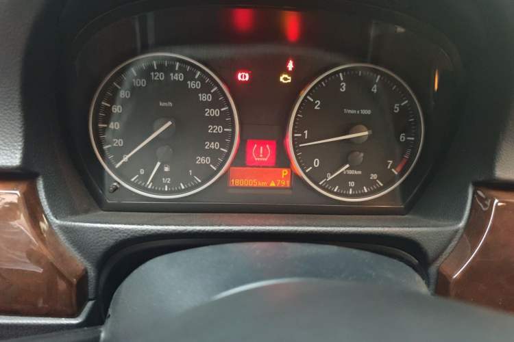 Used BMW 3 Series 2011 320i Sport Edition Odometer Close Up