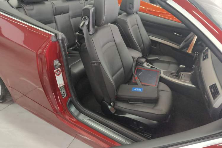 Used BMW 3 Series 2011 320i Convertible Coupe Right Front Seat