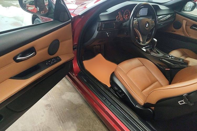 Used BMW 3 Series 2011 330i Convertible Coupe Right Front Seat