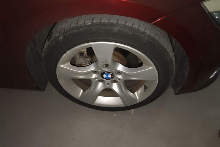 Used BMW 3 Series 2011 325i Convertible Coupe Right Front Wheel Hub