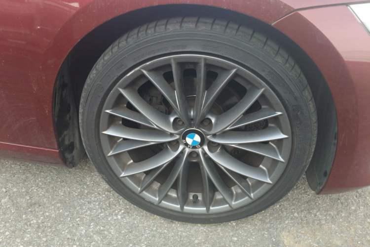 Used BMW 3 Series 2011 320i Coupe Right Front Wheel Hub