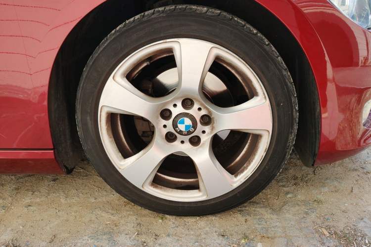Used BMW 3 Series 2011 320i Coupe Right Front Wheel Hub