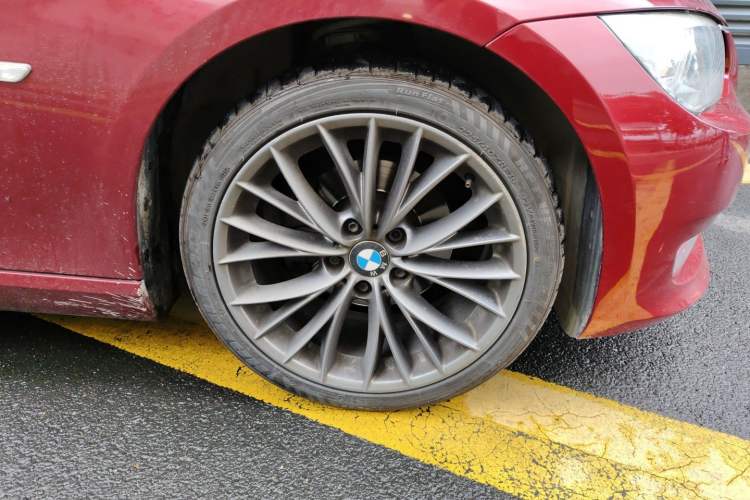 Used BMW 3 Series 2011 320i Convertible Coupe Right Front Wheel Hub