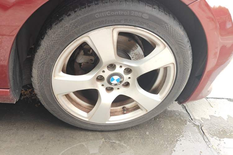 Used BMW 3 Series 2011 320i Convertible Coupe Right Front Wheel Hub