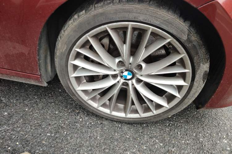 Used BMW 3 Series 2011 335i two-door coupe Right Front Wheel Hub