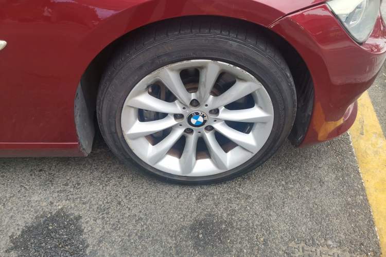 Used BMW 3 Series 2011 335i two-door coupe Right Front Wheel Hub