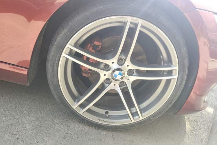 Used BMW 3 Series 2011 325i Convertible Coupe Right Front Wheel Hub