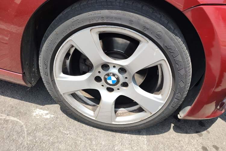 Used BMW 3 Series 2011 320i Coupe Right Front Wheel Hub