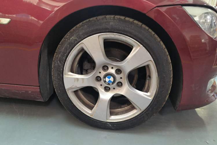 Used BMW 3 Series 2011 320i Coupe Right Front Wheel Hub