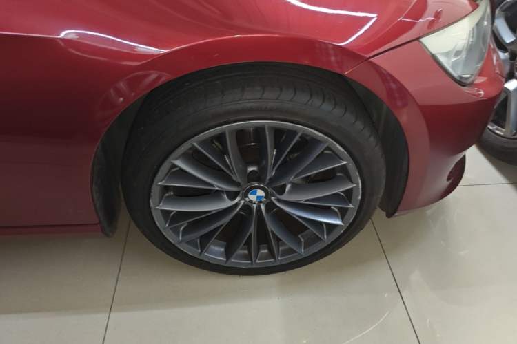 Used BMW 3 Series 2011 325i two-door coupe Right Front Wheel Hub