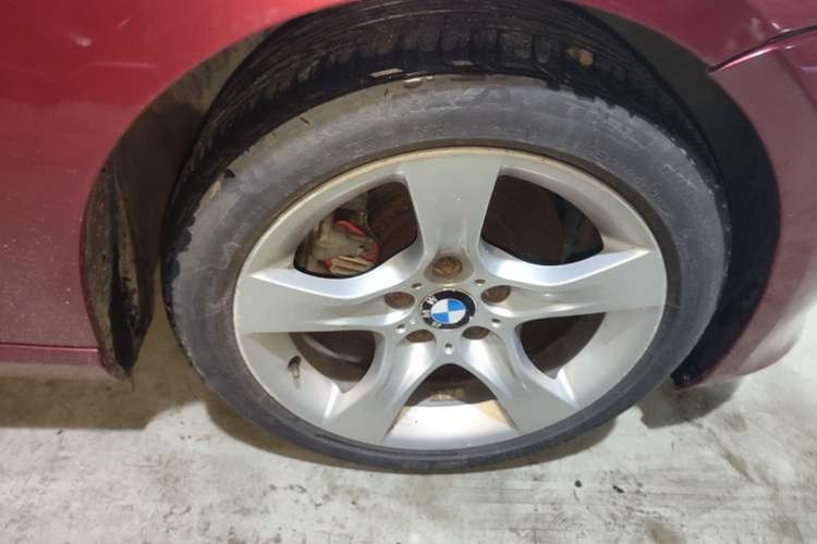 Used BMW 3 Series 2011 325i two-door coupe Right Front Wheel Hub