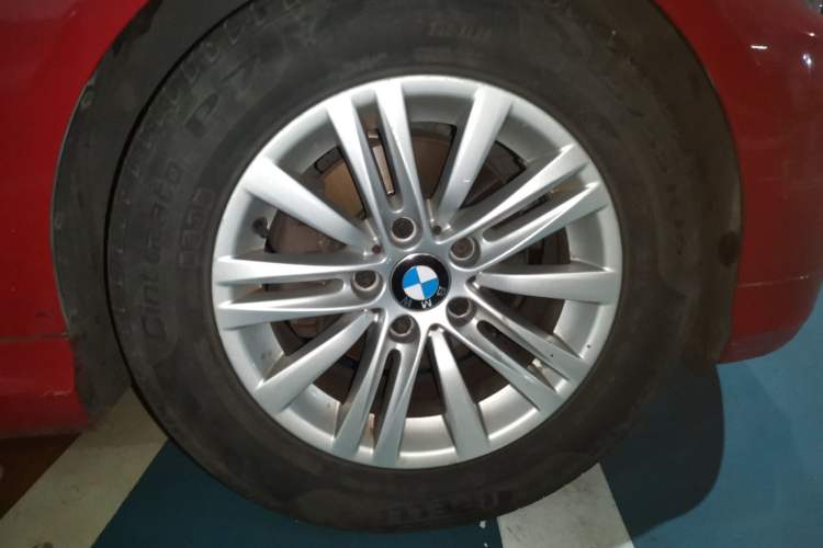 Used BMW 3 Series 2011 320i Sport Edition Right Front Wheel Hub