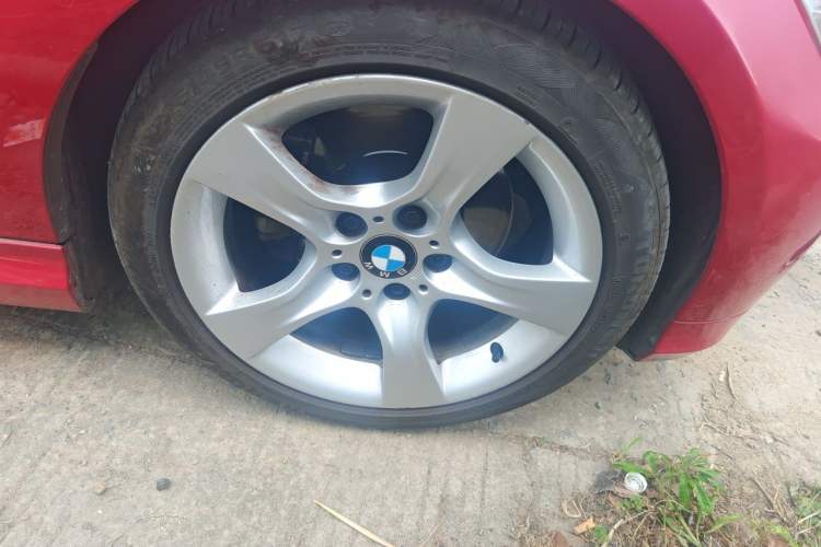 Used BMW 3 Series 2011 325i Luxury Edition Right Front Wheel Hub