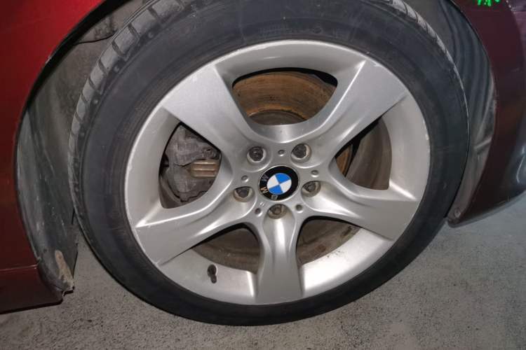 Used BMW 3 Series 2011 325i Convertible Coupe Right Front Wheel Hub