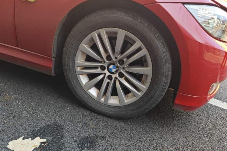 Used BMW 3 Series 2011 320i Sport Edition Right Front Wheel Hub