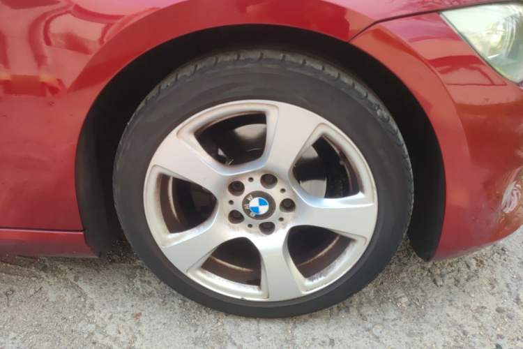 Used BMW 3 Series 2011 320i Coupe Right Front Wheel Hub
