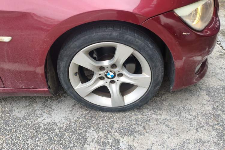 Used BMW 3 Series 2011 325i Convertible Coupe Right Front Wheel Hub