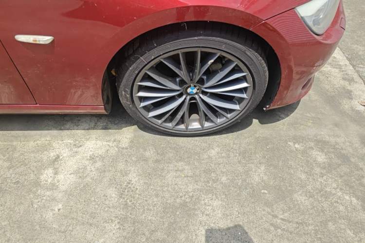 Used BMW 3 Series 2011 320i Coupe Right Front Wheel Hub