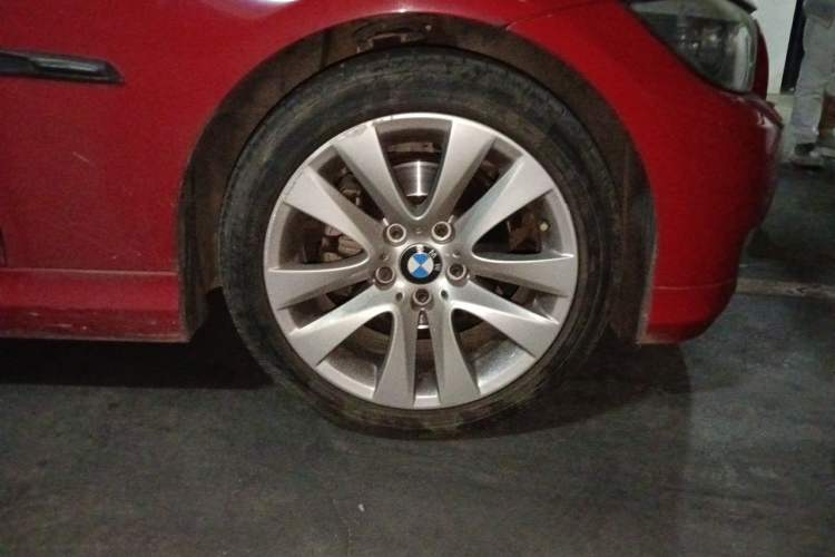 Used BMW 3 Series 2011 320i Luxury Edition Right Front Wheel Hub