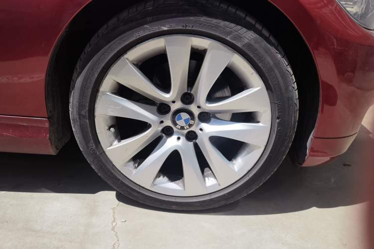 Used BMW 3 Series 2011 320i Luxury Edition Right Front Wheel Hub