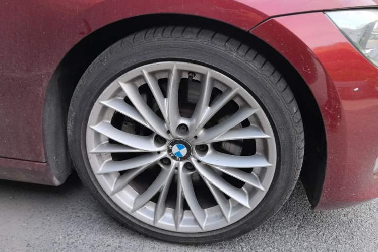 Used BMW 3 Series 2011 335i Convertible Coupe Right Front Wheel Hub