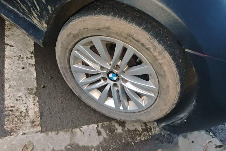 Used BMW 3 Series 2011 320i Sport Edition Right Front Wheel Hub