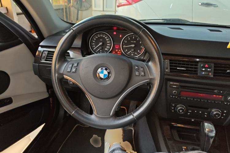 Used BMW 3 Series 2011 325i two-door coupe Steering Wheel