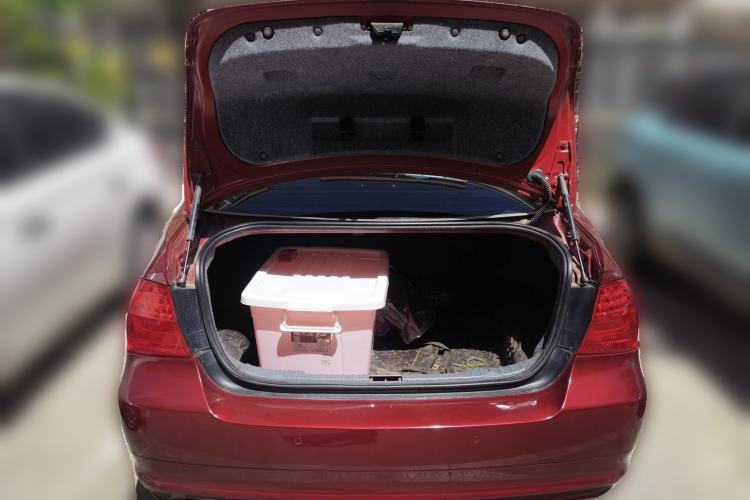 Used BMW 3 Series 2011 320i Luxury Edition Trunk