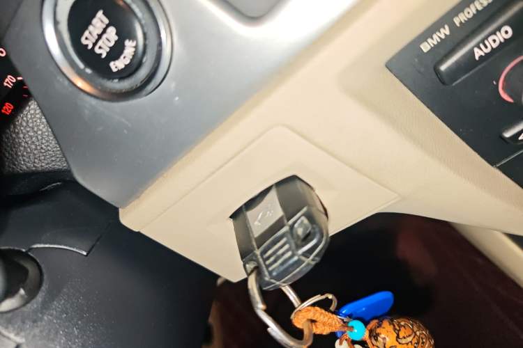 Used BMW 3 Series 2011 325i Convertible Coupe Vehicle Key
