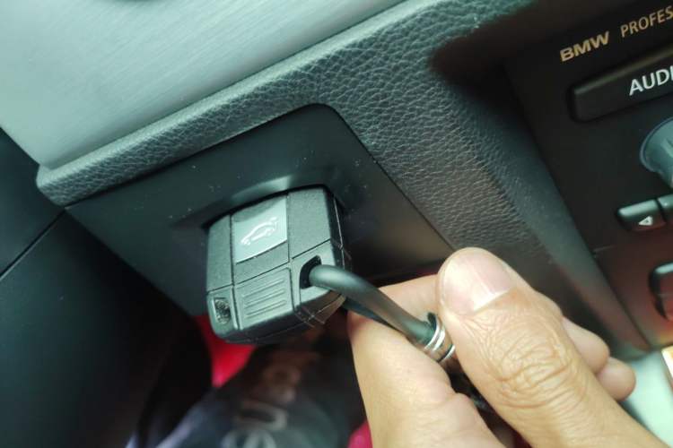 Used BMW 3 Series 2011 320i Coupe Vehicle Key