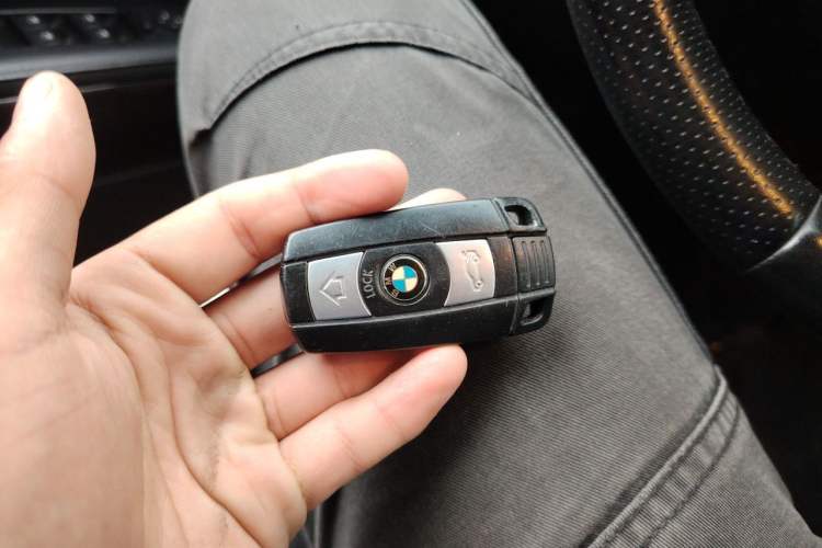 Used BMW 3 Series 2011 335i two-door coupe Vehicle Key