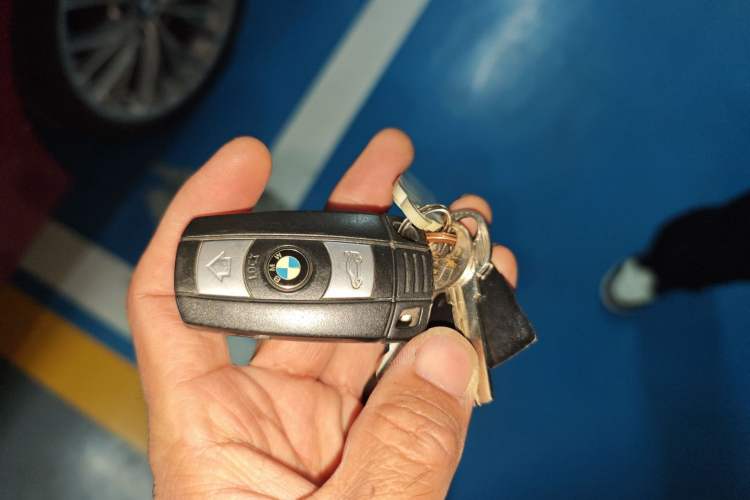 Used BMW 3 Series 2011 335i two-door coupe Vehicle Key
