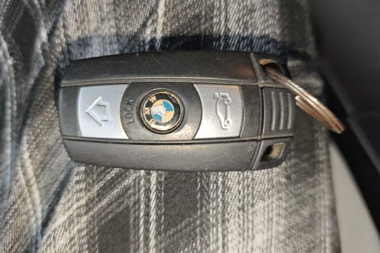 Used BMW 3 Series 2011 325i two-door coupe Vehicle Key