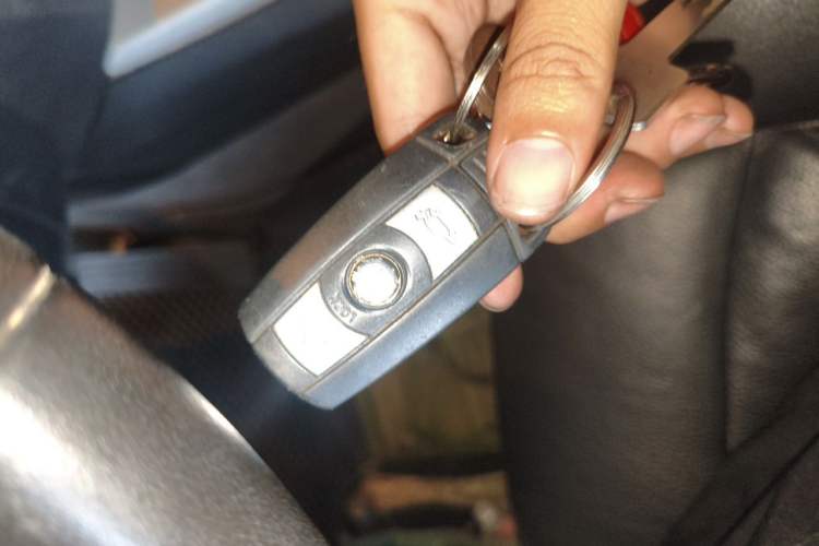 Used BMW 3 Series 2011 325i Convertible Coupe Vehicle Key