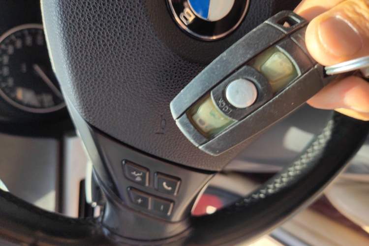 Used BMW 3 Series 2011 320i Luxury Edition Vehicle Key