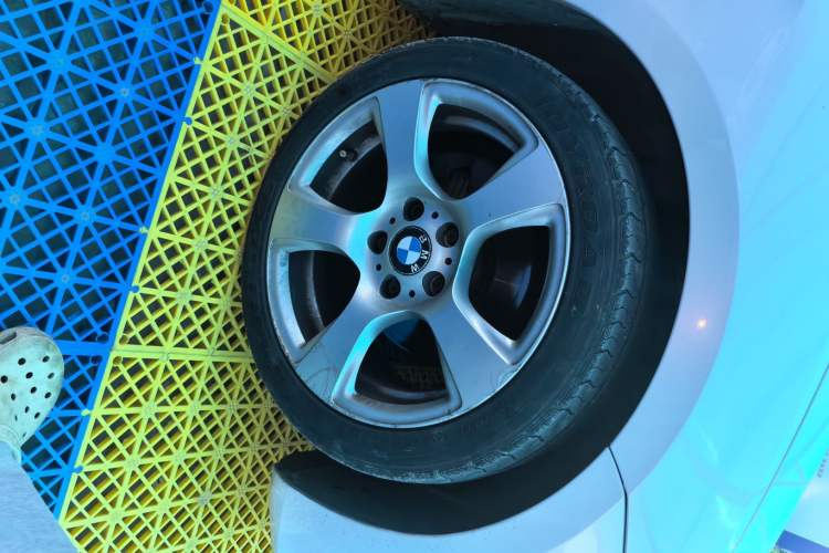 Used BMW 3 Series 2011 320i Convertible Coupe Right Front Wheel Hub
