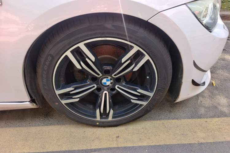 Used BMW 3 Series 2011 320i Coupe Right Front Wheel Hub