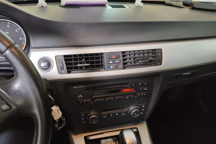 Used BMW 3 Series 2011 318i Leading Model Audio And AC Panel