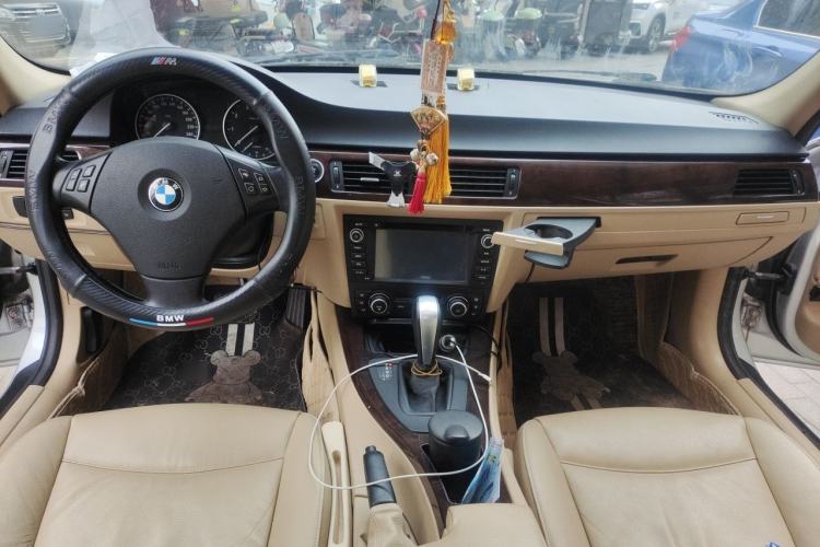 Used BMW 3 Series 2011 320i Sport Edition Center Console