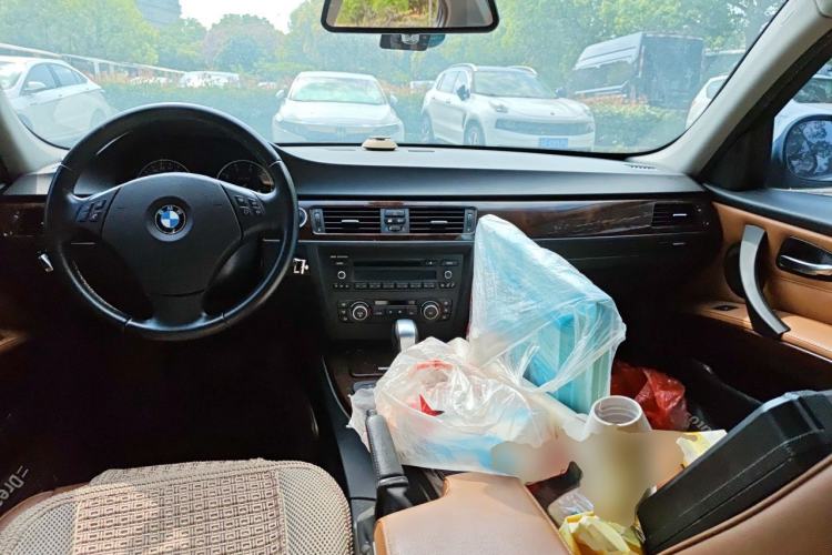 Used BMW 3 Series 2011 320i Sport Edition Center Console