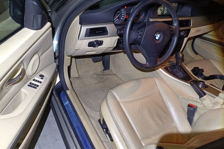 Used BMW 3 Series 2011 320i Luxury Edition Driver Seat